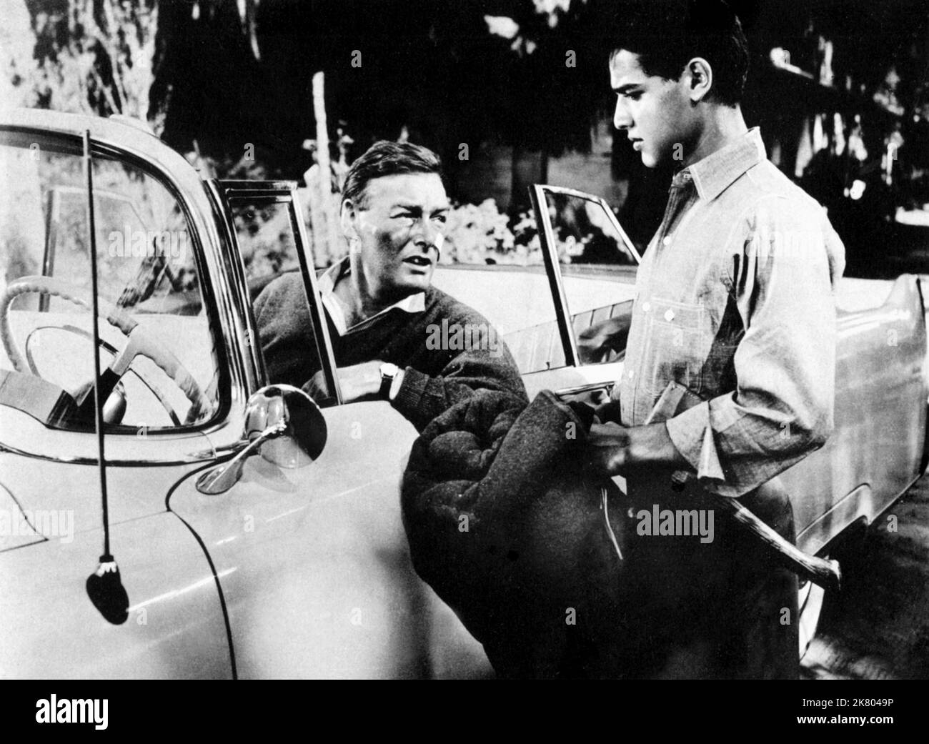 J. Carrol Naish & Sal Mineo film: The Young Don't Cry (1959) personnages: Plug & Leslie 'les' Henderson Directeur: Alfred L. Werker 26 juillet 1957 **AVERTISSEMENT** cette photographie est destinée à un usage éditorial exclusif et est protégée par les droits d'auteur de COLUMBIA et/ou du photographe assigné par la Société de film ou de production et ne peut être reproduite que par des publications dans le cadre de la promotion du film ci-dessus. Un crédit obligatoire pour LA COLOMBIE est requis. Le photographe doit également être crédité lorsqu'il est connu. Aucune utilisation commerciale ne peut être accordée sans l'autorisation écrite de la Société du film. Banque D'Images