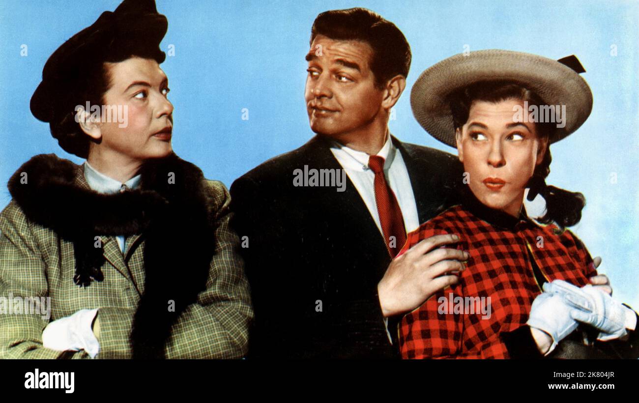 Jacqueline Dewit, Robert Lowery & Judy Canova film: Lay that Rifle Down (1955) personnages: Tante Sarah Greeb,Nick Stokes, aka Poindexter March, III & Judy Canova Directeur: Charles Lamont 07 juillet 1955 **AVERTISSEMENT** cette photographie est à usage éditorial exclusif et est le droit d'auteur des IMAGES DE LA RÉPUBLIQUE et/ou du photographe assigné par la Société du film ou de la production et ne peut être reproduite que par des publications dans le cadre de la promotion du film ci-dessus. Un crédit obligatoire pour LES PHOTOS DE LA RÉPUBLIQUE est requis. Le photographe doit également être crédité lorsqu'il est connu. Aucune utilisation commerciale ne peut être accordée Banque D'Images