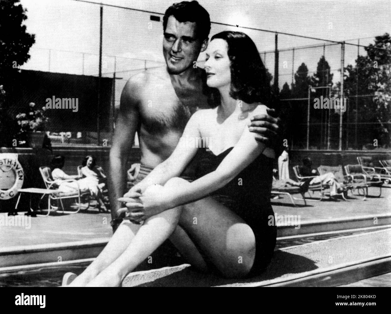 John Ireland & Vanessa Brown film: The Big Decision; The Basketball Fix (1951) personnages: Pete Ferreday & Pat Judd Directeur: Felix E. Feist 01 août 1951 **AVERTISSEMENT** cette photographie est à usage éditorial seulement et est le droit d'auteur de la Société du film et/ou le photographe assigné par la Société du film ou de la production et ne peut être reproduit que par des publications dans le cadre de la promotion du film ci-dessus. Un crédit obligatoire pour la société de film est requis. Le photographe doit également être crédité lorsqu'il est connu. Aucune utilisation commerciale ne peut être accordée sans l'autorisation écrite de film Comla Banque D'Images