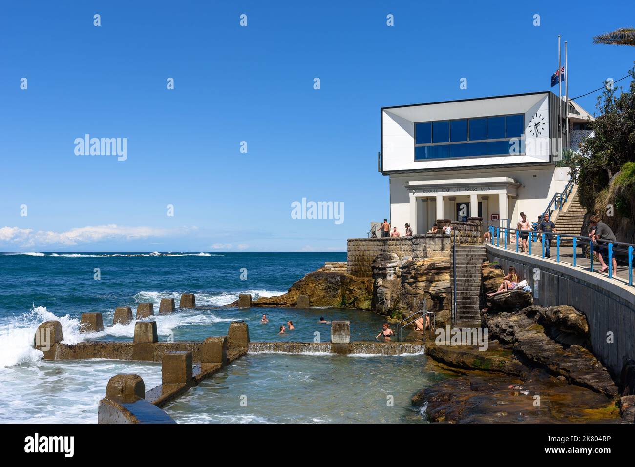 L'édifice Ross Jones Rockpool et Coogee Surf Life Saving Club Banque D'Images