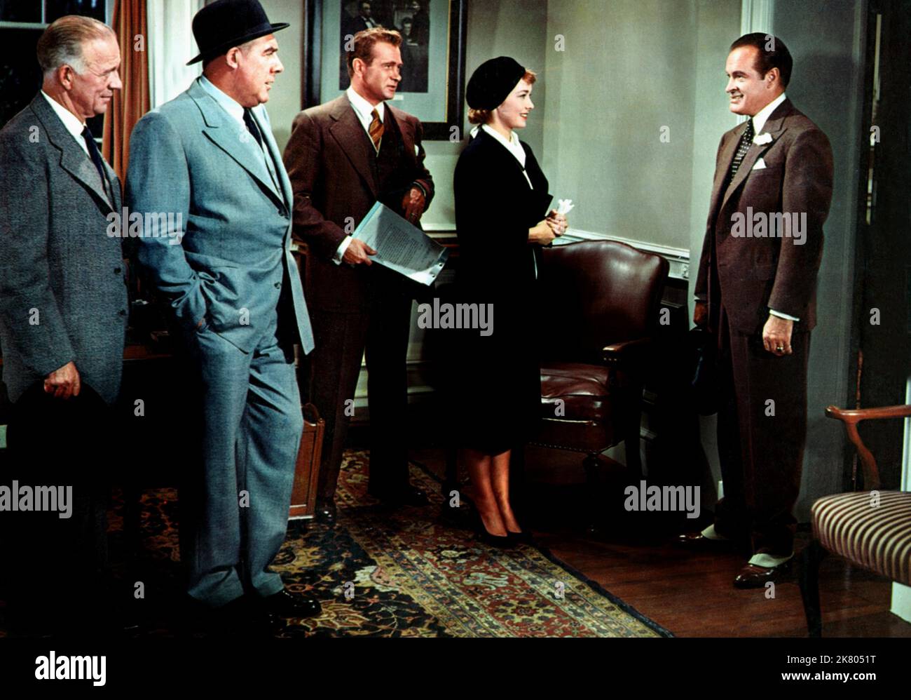 Horace McMahon, Paul Douglas, Darren McGavin, Alexis Smith & Bob Hope film: Beau James (1957) personnages: Procticier,Chris Nolan,Charley Hand,Allie Walker & Maire James J. 'Jimmy' Walker Directeur: Melville Shavelson 07 juin 1957 **AVERTISSEMENT** cette photographie est destinée à un usage éditorial exclusif et est protégée par les droits d'auteur des IMAGES DE PARAMOUNT et/ou du photographe attribué par la Société de film ou de production et ne peut être reproduite que par des publications en conjonction avec la promotion du film ci-dessus. Un crédit obligatoire pour LES PHOTOS PARAMOUNT est requis. Le photographe doit également être crédité lorsqu'il est connu. N Banque D'Images