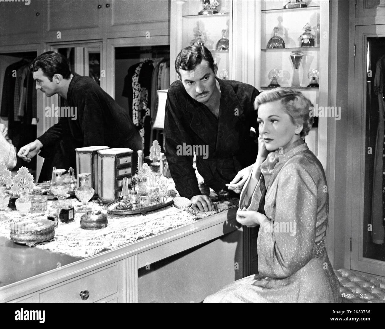 Zachary Scott & Joan Fontaine film: Born to be Bad (USA 1950) personnages: Curtis, Christabel / Literaturverfilmung (basé sur le livre 'All Kneeling' d'Anne Parrish) Directeur: Nicholas Ray 31 août 1950 **AVERTISSEMENT** cette photographie est destinée à un usage éditorial exclusif et est protégée par les droits d'auteur de RKO RADIO PICTURES et/ou du photographe assigné par la Société de film ou de production et ne peut être reproduite que par des publications en conjonction avec la promotion du film ci-dessus. Un crédit obligatoire pour LES IMAGES DE LA RADIO RKO est requis. Le photographe doit également être crédité lorsqu'il est connu. Aucune utilisation commerciale ne peut être g Banque D'Images