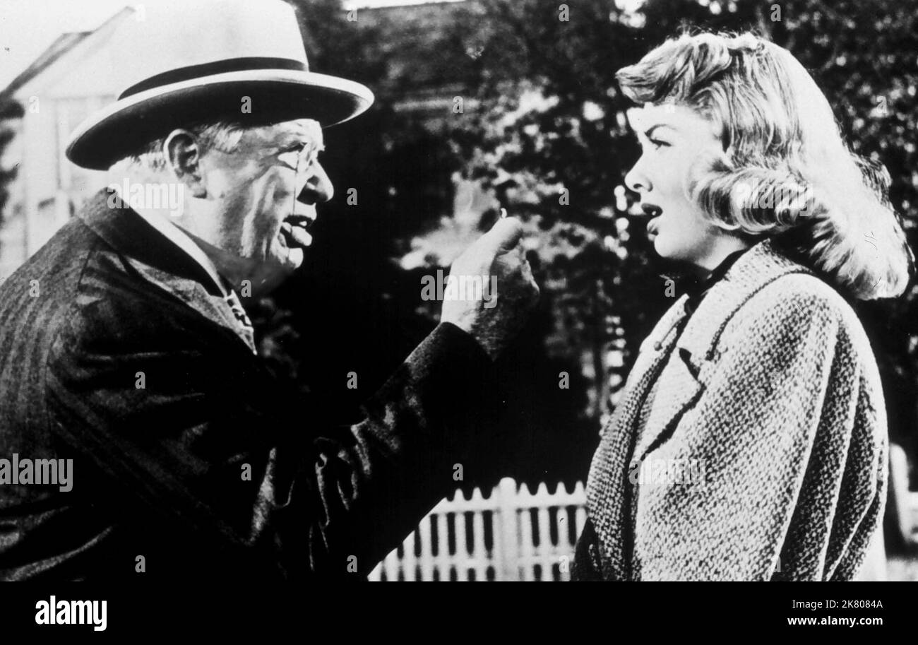 Charles Coburn & Barbara Law film Peggy (1951) personnages : Professeur 'Brooks' Brookfield & réalisateur : Frederick de Cordova 01 juillet 1950 **AVERTISSEMENT** cette photographie est à usage éditorial seulement et est la propriété d'UNIVERSAL et/ou du photographe assigné par le film ou la société de production et ne peut être reproduite que par des publications en liaison avec la promotion du film ci-dessus. Un crédit obligatoire pour UNIVERSAL est requis. Le photographe doit également être crédité lorsqu'il est connu. Aucune utilisation commerciale ne peut être accordée sans autorisation écrite de The film Company. Banque D'Images
