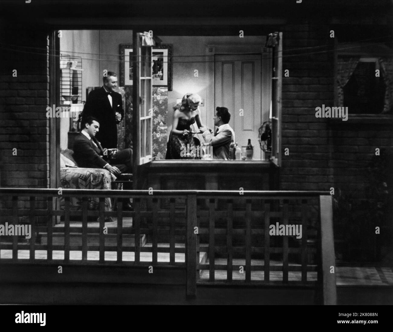 Judith Evelyn film Rear Window (USA 1954) réalisateur : Alfred Hitchcock 04 août 1954 **AVERTISSEMENT** cette photographie est réservée à un usage éditorial et est protégée par les droits d'auteur de PARAMOUNT et/ou du photographe désigné par le film ou la société de production et ne peut être reproduite que par des publications dans le cadre de la promotion du film ci-dessus. Un crédit obligatoire à PARAMOUNT est requis. Le photographe doit également être crédité lorsqu'il est connu. Aucune utilisation commerciale ne peut être accordée sans autorisation écrite de The film Company. Banque D'Images Judith Evelyn film Rear Window (USA 1954) réalisateur : Alfred Hitchcock 04 août 1954 **AVERTISSEMENT** cette photographie est réservée à un usage éditorial et est protégée par les droits d'auteur de PARAMOUNT et/ou du photographe désigné par le film ou la société de production et ne peut être reproduite que par des publications dans le cadre de la promotion du film ci-dessus. Un crédit obligatoire à PARAMOUNT est requis. Le photographe doit également être crédité lorsqu'il est connu. Aucune utilisation commerciale ne peut être accordée sans autorisation écrite de The film Company. Banque D'Images