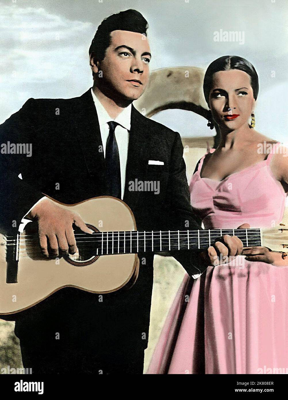 Mario Lanza & Sarita Montiel film Serenade (1954) personnages : Damon Vincenti & 23 mars 1956 **AVERTISSEMENT** cette photographie est réservée à un usage éditorial et est protégée par les droits d'auteur de la Société cinématographique et/ou du photographe désigné par la Société cinématographique ou la Société de production et ne peut être reproduite que par des publications dans le cadre de la promotion du film ci-dessus. Un crédit obligatoire à The film Company est requis. Le photographe doit également être crédité lorsqu'il est connu. Aucune utilisation commerciale ne peut être accordée sans autorisation écrite de The film Company. Banque D'Images
