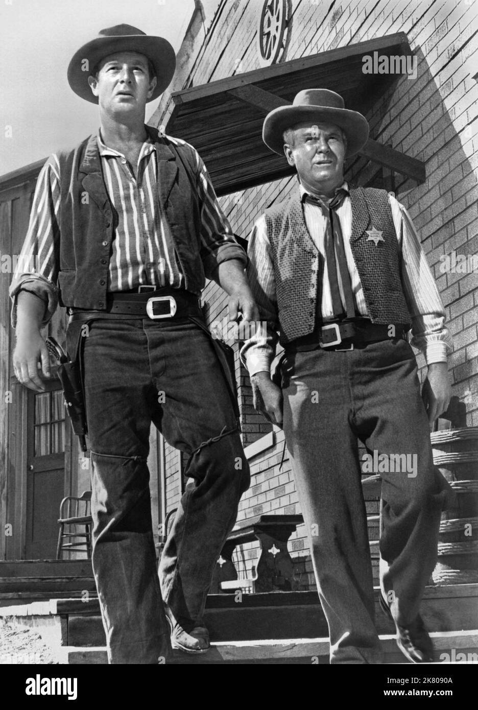 Sterling Hayden film Top Gun (1955) personnages : Rick Martin réalisateur : Ray Nazarro 23 avril 1955 **AVERTISSEMENT** cette photographie est réservée à un usage éditorial et est protégée par LES droits d'auteur de UNITED ARTISTS et/ou du photographe désigné par la société de production et ne peut être reproduite que par des publications en liaison avec la promotion du film ci-dessus. Un crédit obligatoire pour UNITED ARTISTS est requis. Le photographe doit également être crédité lorsqu'il est connu. Aucune utilisation commerciale ne peut être accordée sans autorisation écrite de The film Company. Banque D'Images