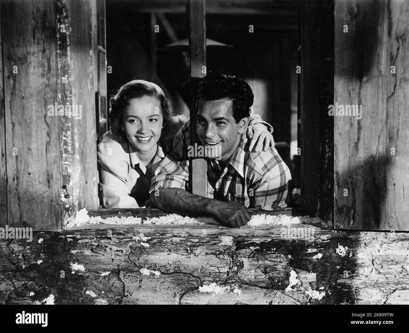 Liselotte Pulver, Adrian Hoven film L'enfer blanc de Pitz Palu (1954) personnages : Maria,Peter Hofkirchner réalisateur : Rolf Hansen 10 octobre 1950 **AVERTISSEMENT** cette photographie est à usage éditorial exclusif et est la propriété de ITALIAN film et/ou du photographe assigné par la société cinématographique ou de production et ne peut être reproduite que par des publications dans le cadre de la promotion du film ci-dessus. Un crédit obligatoire pour le film ITALIEN est requis. Le photographe doit également être crédité lorsqu'il est connu. Aucune utilisation commerciale ne peut être accordée sans autorisation écrite de The film Company. Banque D'Images