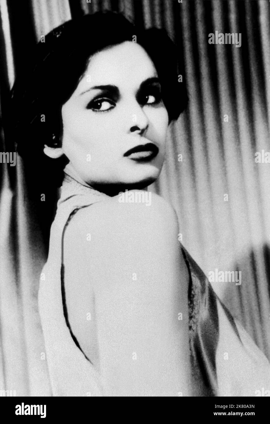 Lucia Bose film Camille Without Camelias (1959) réalisateur : Michelangelo Antonioni 26 février 1953 **AVERTISSEMENT** cette photographie est réservée à un usage éditorial et est protégée par les droits d'auteur d'ITALTOONS et/ou du photographe désigné par le film ou la société de production et ne peut être reproduite que par des publications en liaison avec la promotion du film ci-dessus. Un crédit obligatoire pour ITALTOONS est requis. Le photographe doit également être crédité lorsqu'il est connu. Aucune utilisation commerciale ne peut être accordée sans autorisation écrite de The film Company. Banque D'Images