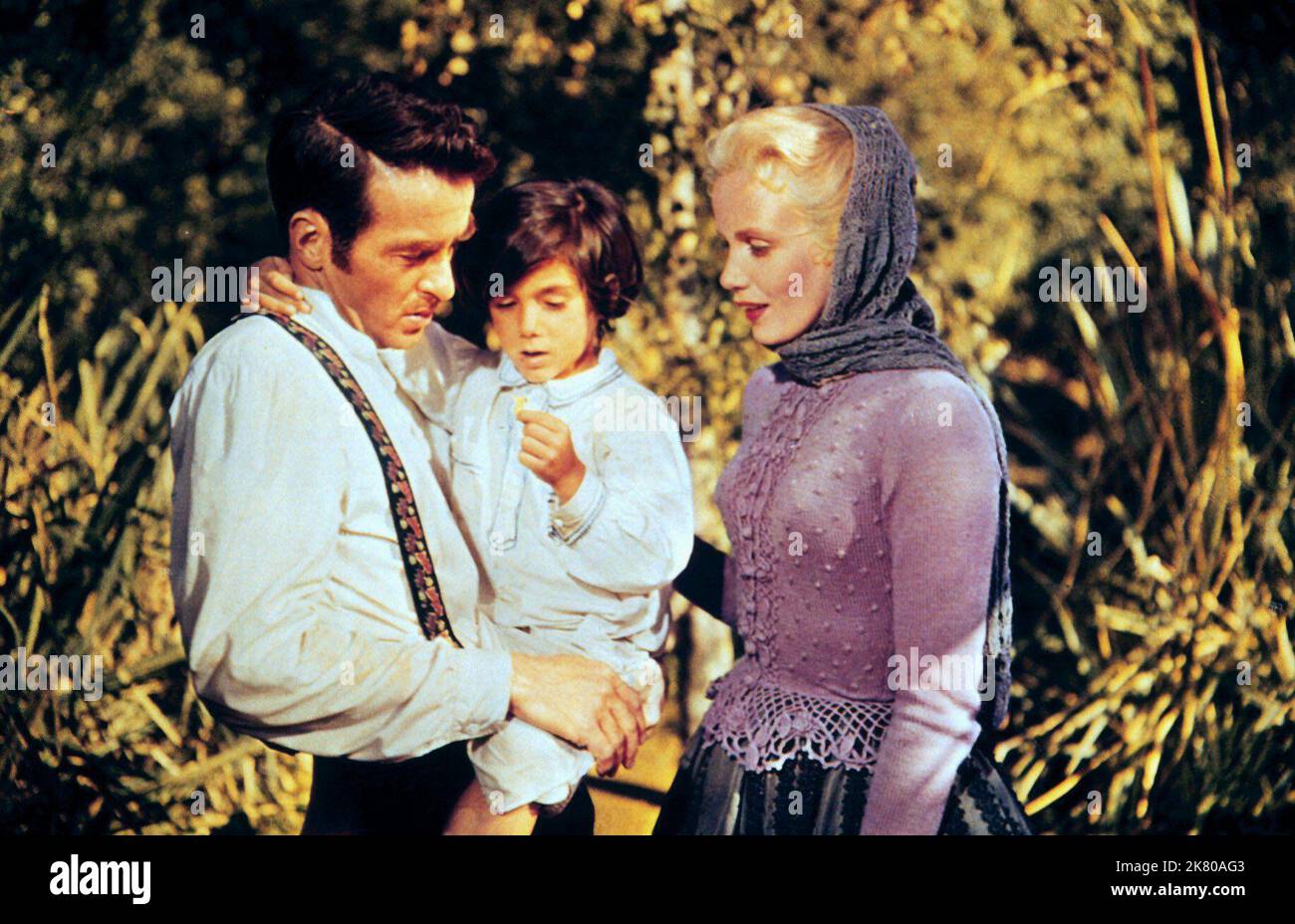 Montgomery Clift & Eva Marie Saint film: Raintree County (USA 1957) personnages: John Wickliff Shawnessy & Nell Gaither / Literaturverfilmung (basé sur le livre de Ross Lockridge Jr.) Réalisateur: Edward Dmytryk 04 octobre 1957 **AVERTISSEMENT** cette photographie est à usage éditorial exclusif et est le droit d'auteur de MGM et/ou le photographe assigné par la Société de film ou de production et ne peut être reproduite que par des publications dans le cadre de la promotion du film ci-dessus. Un crédit obligatoire pour MGM est requis. Le photographe doit également être crédité lorsqu'il est connu. Aucune utilisation commerciale ne peut être accordée avec Banque D'Images