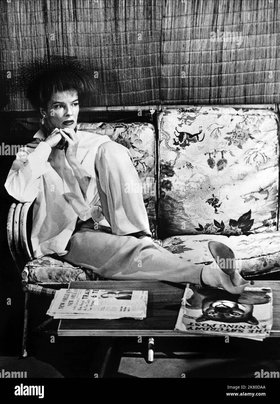 Katharine Hepburn film Sudden, Last Summer (USA 1959) personnages : MRS Violet Venable réalisateur : Joseph L. Mankiewicz 22 décembre 1959 **AVERTISSEMENT** cette photographie est à usage éditorial exclusif et est la propriété de COLUMBIA et/ou du photographe désigné par The film or production Company et ne peut être reproduite que par des publications en liaison avec la promotion du film ci-dessus. Un crédit obligatoire à COLUMBIA est requis. Le photographe doit également être crédité lorsqu'il est connu. Aucune utilisation commerciale ne peut être accordée sans autorisation écrite de The film Company. Banque D'Images