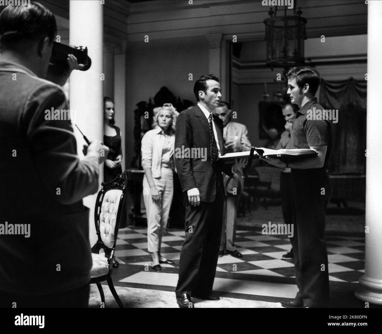 Edward Dmytryk, Eva Marie Saint, Montgomery Clift & Rod Taylor film: Raintree County (USA 1957) personnages: Nell Gaither, John Wickliff Shawnessy, Garwood B. Jones / Literaturverfilmung (basé sur le livre de Ross Lockridge Jr.) Réalisateur: Edward Dmytryk 04 octobre 1957 **AVERTISSEMENT** cette photographie est à usage éditorial exclusif et est le droit d'auteur de MGM et/ou le photographe assigné par la Société de film ou de production et ne peut être reproduite que par des publications dans le cadre de la promotion du film ci-dessus. Un crédit obligatoire pour MGM est requis. Le photographe doit également être crédité Banque D'Images