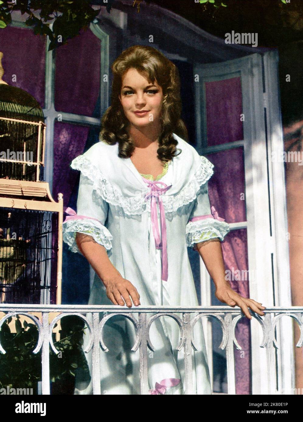 Romy Schneider film: Sissi (AT 1955) personnages: Princesse Elisabeth en Bavière Directeur: Ernst Marischka 21 décembre 1955 **AVERTISSEMENT** cette photographie est destinée à un usage éditorial exclusif et est protégée par les droits d'auteur d'ERMA-FILM et/ou du photographe attribué par la Société du film ou de la production et ne peut être reproduite que par des publications dans le cadre de la promotion du film ci-dessus. Un crédit obligatoire pour ERMA-FILM est requis. Le photographe doit également être crédité lorsqu'il est connu. Aucune utilisation commerciale ne peut être accordée sans l'autorisation écrite de la Société du film. Banque D'Images