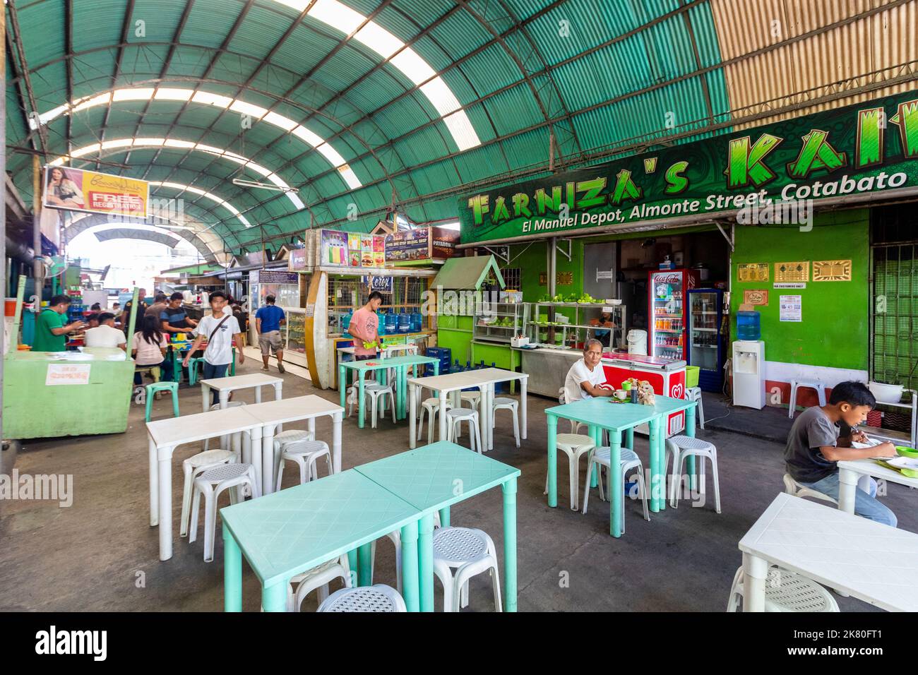 Une aire de restauration locale en plein air à Cotabato City, Philippines Banque D'Images