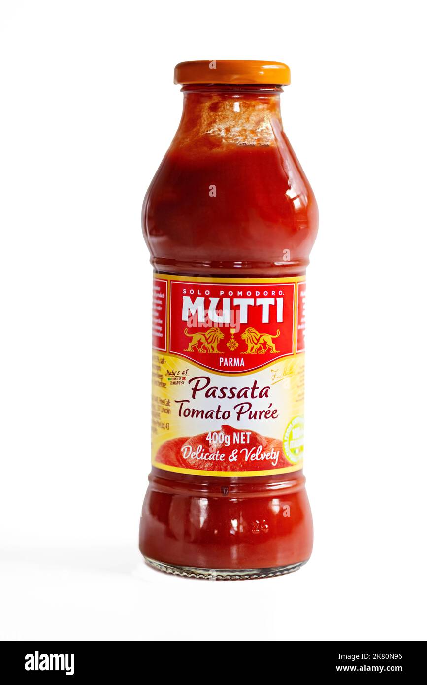Nourriture / Une bouteille de Passata de marque Mutti Tomato pur'EE. Banque D'Images