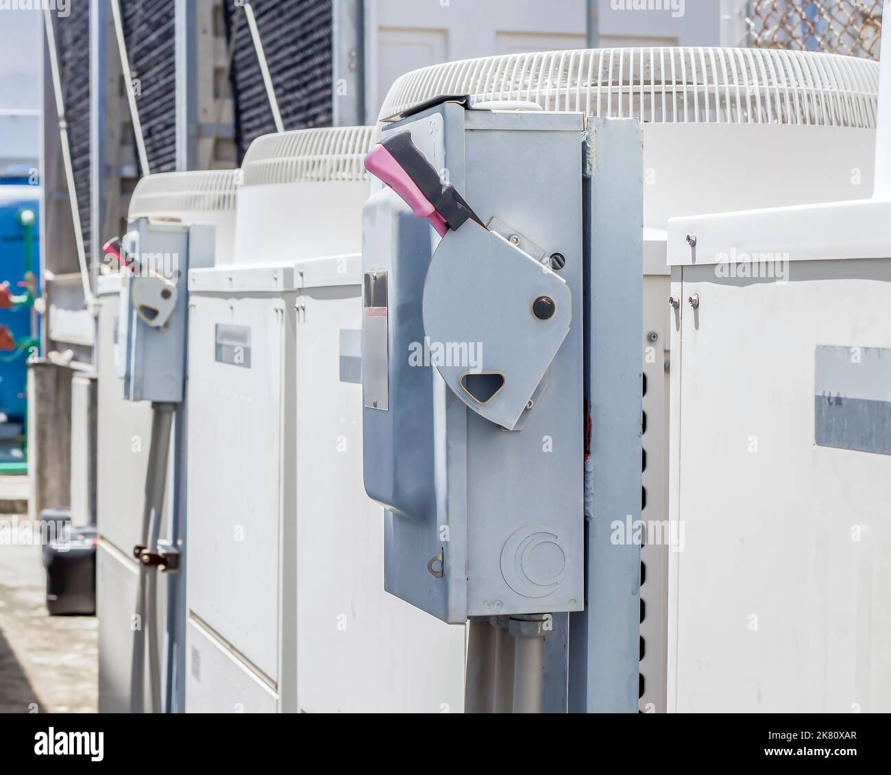 boîtier de sécurité électrique sur arrière-plan isolé.commande de commutation électrique principale. Banque D'Images