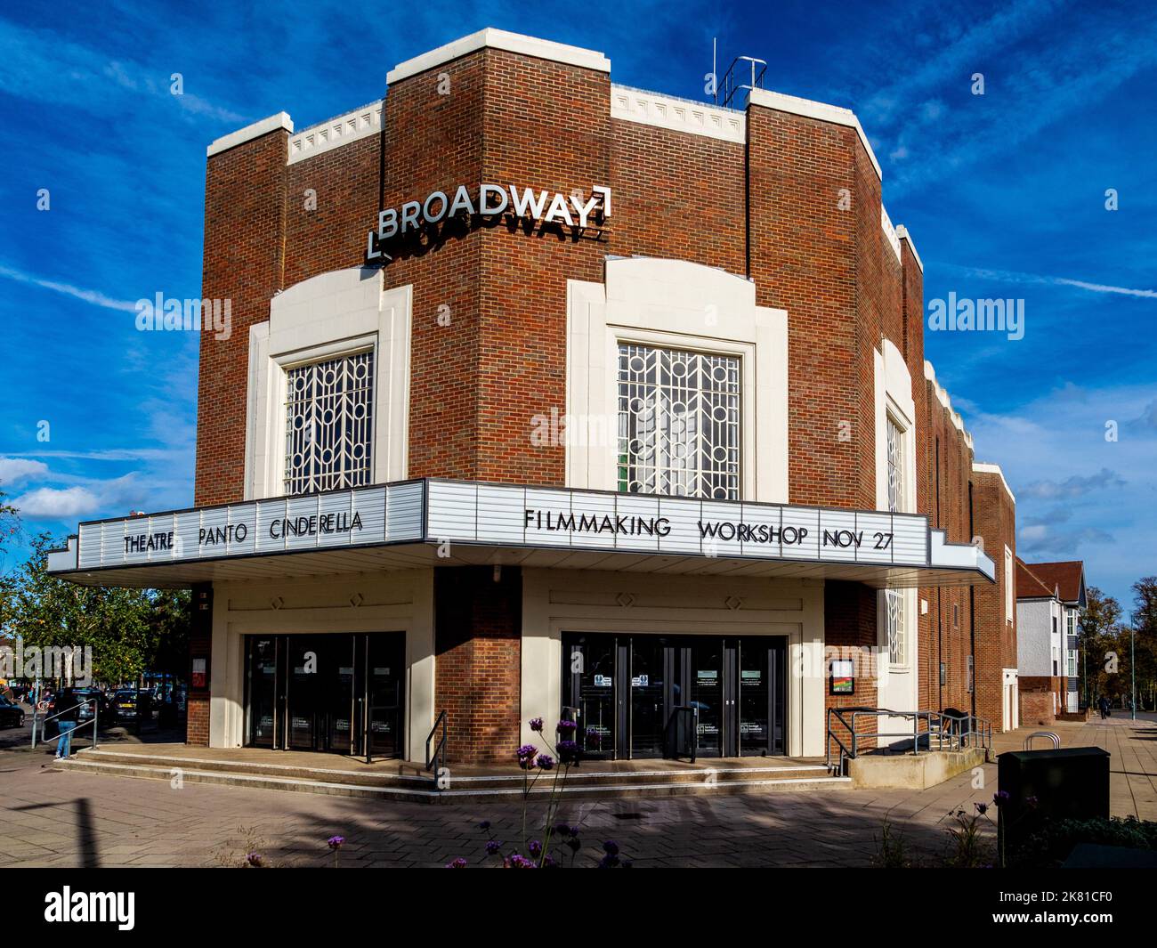 Art déco Cinema - Letchworth Garden City Broadway Cinema and Theatre. Construit en 1936 dans le style art déco. Architectes Bennett et Bidwell. Banque D'Images