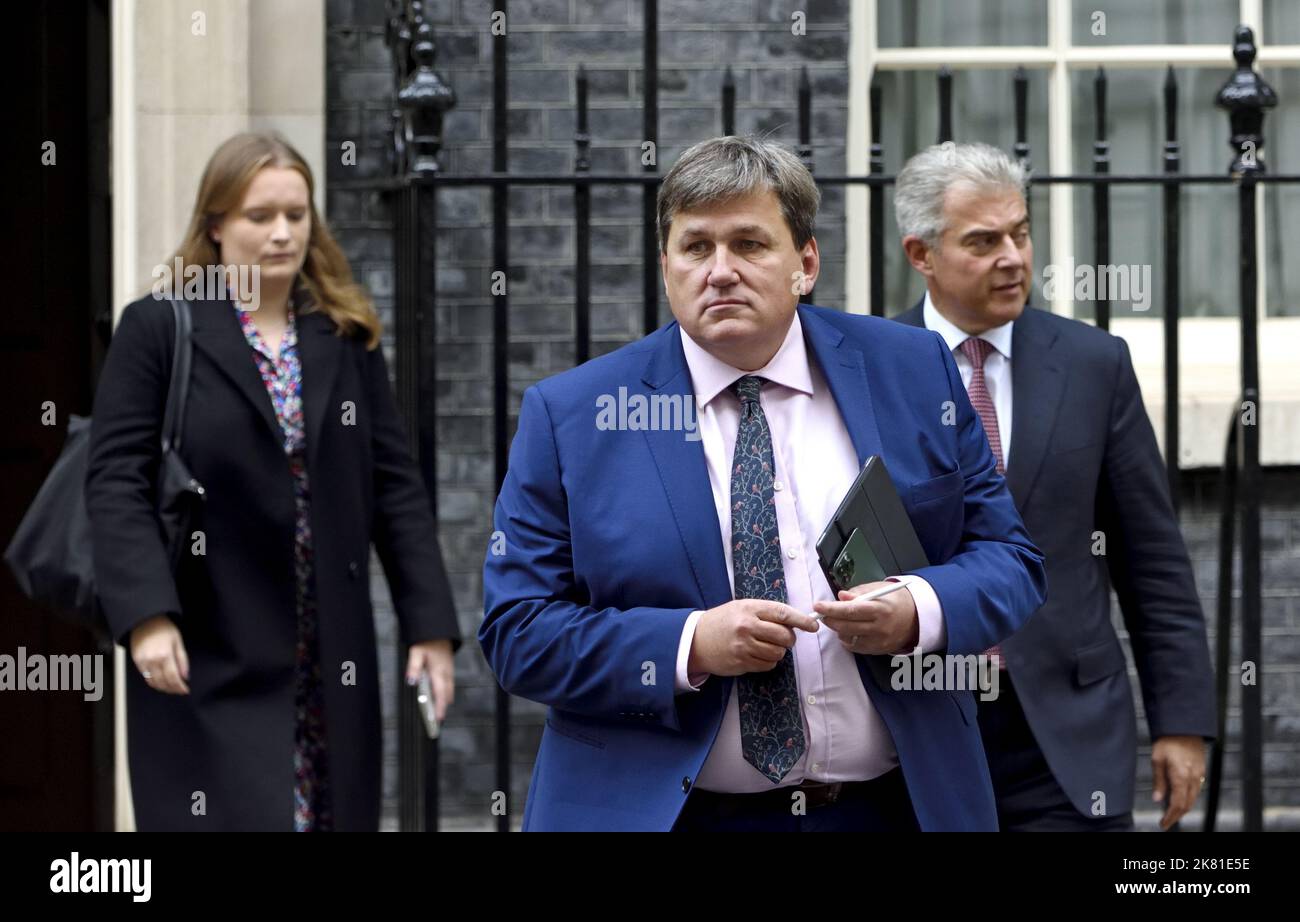 Le député de Kit Malthouse (secrétaire d'État à l'éducation) et le député de Brandon Lewis (Lord Chancellor et secrétaire d'État à la Justice) quittent le 10 Downing Street Banque D'Images