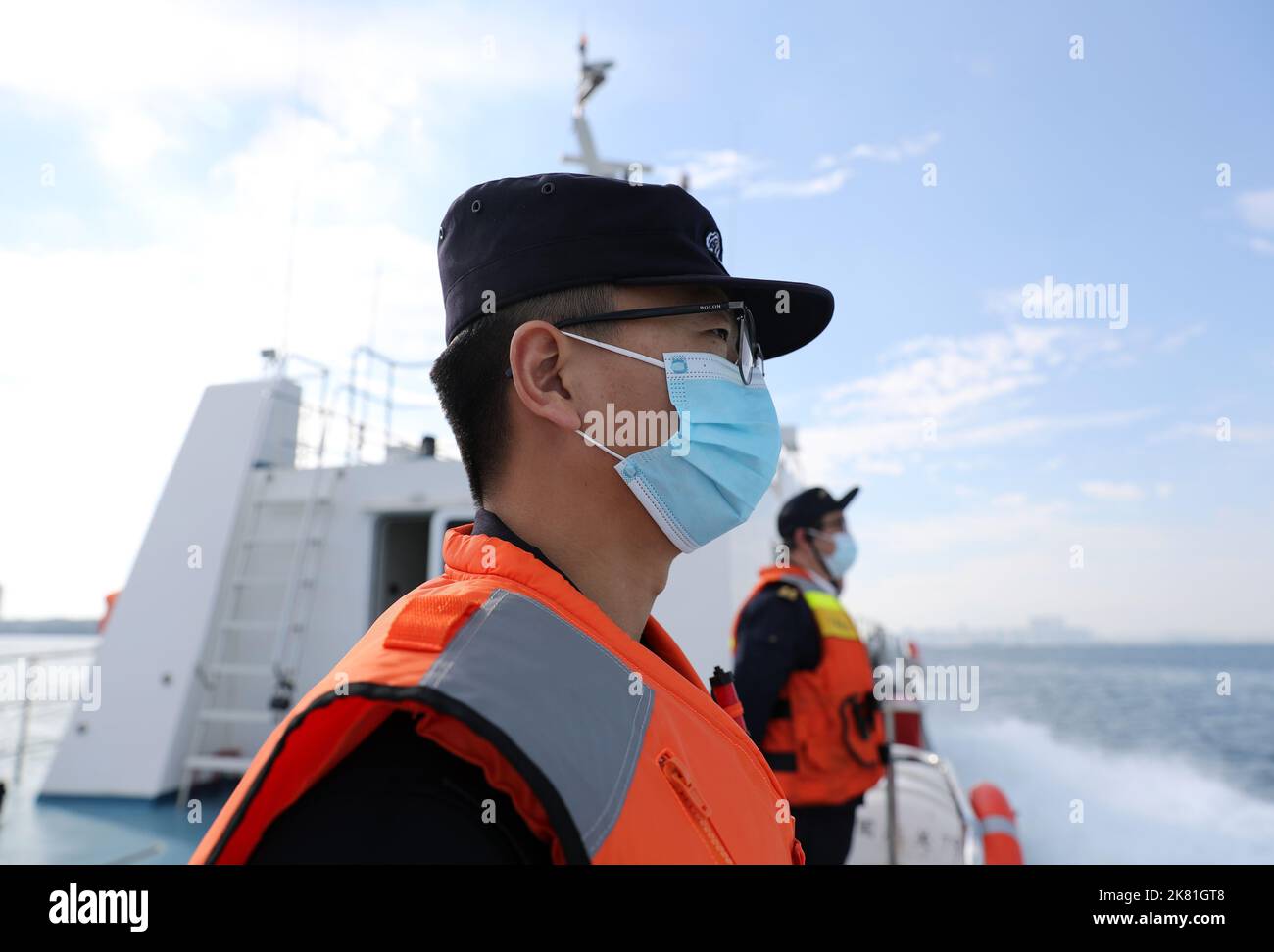 QINGDAO, CHINE - le 20 OCTOBRE 2022 - Une opération conjointe d'application de la loi maritime est effectuée par la station d'inspection frontalière d'entrée et de sortie de Huangdao et Banque D'Images
