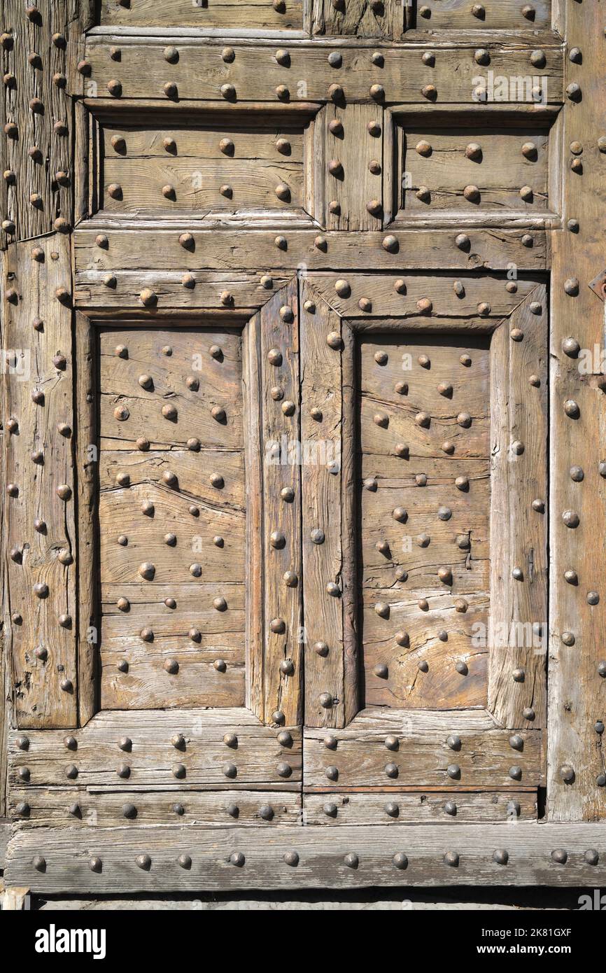 Vieille porte en bois rivetée Florence Italie Banque D'Images