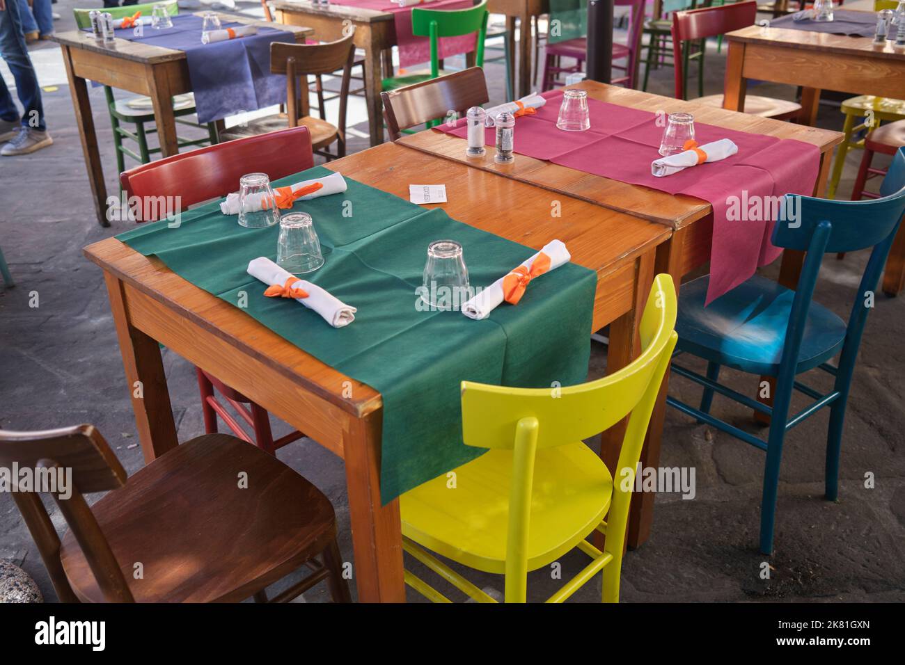 Tables de restaurant Piazza Santo Spirito Florence Italie Banque D'Images