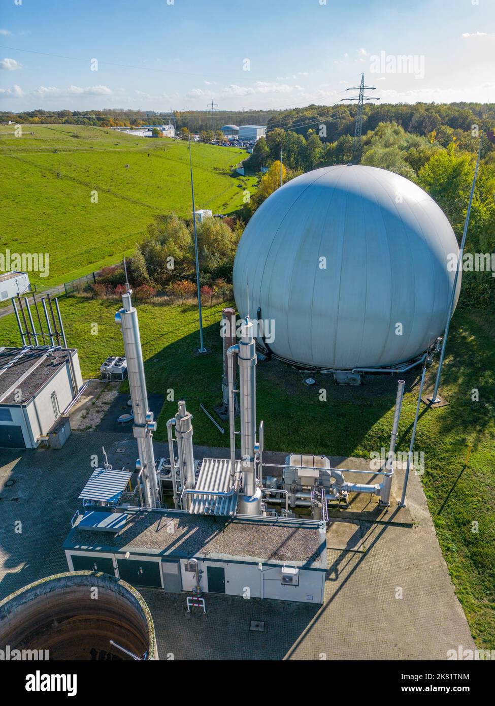 Stockage de biogaz, usine de valorisation de biogaz, purification de biogaz à partir de déchets organiques, déchets verts et contenu de la poubelle de déchets organiques, des ménages, Banque D'Images