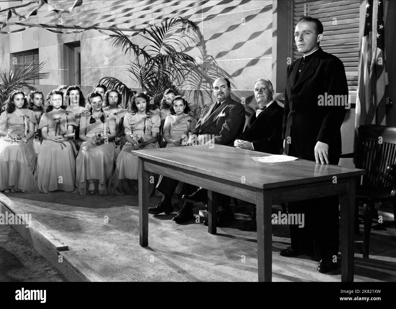 Rhys Williams, Henry travers & Bing Crosby film: The Bells of St. Mary'S (1948) personnages: Dr. McKay, Horace P. Bogardus, Père Chuck O'Malley Directeur: Leo Mccarey 06 décembre 1945 **AVERTISSEMENT** cette photographie est à usage éditorial exclusif et est le droit d'auteur de RKO et/ou le photographe assigné par la Société du film ou de la production et ne peut être reproduite que par des publications dans le cadre de la promotion du film ci-dessus. Un crédit obligatoire pour RKO est requis. Le photographe doit également être crédité lorsqu'il est connu. Aucune utilisation commerciale ne peut être accordée sans l'autorisation écrite du film COM Banque D'Images