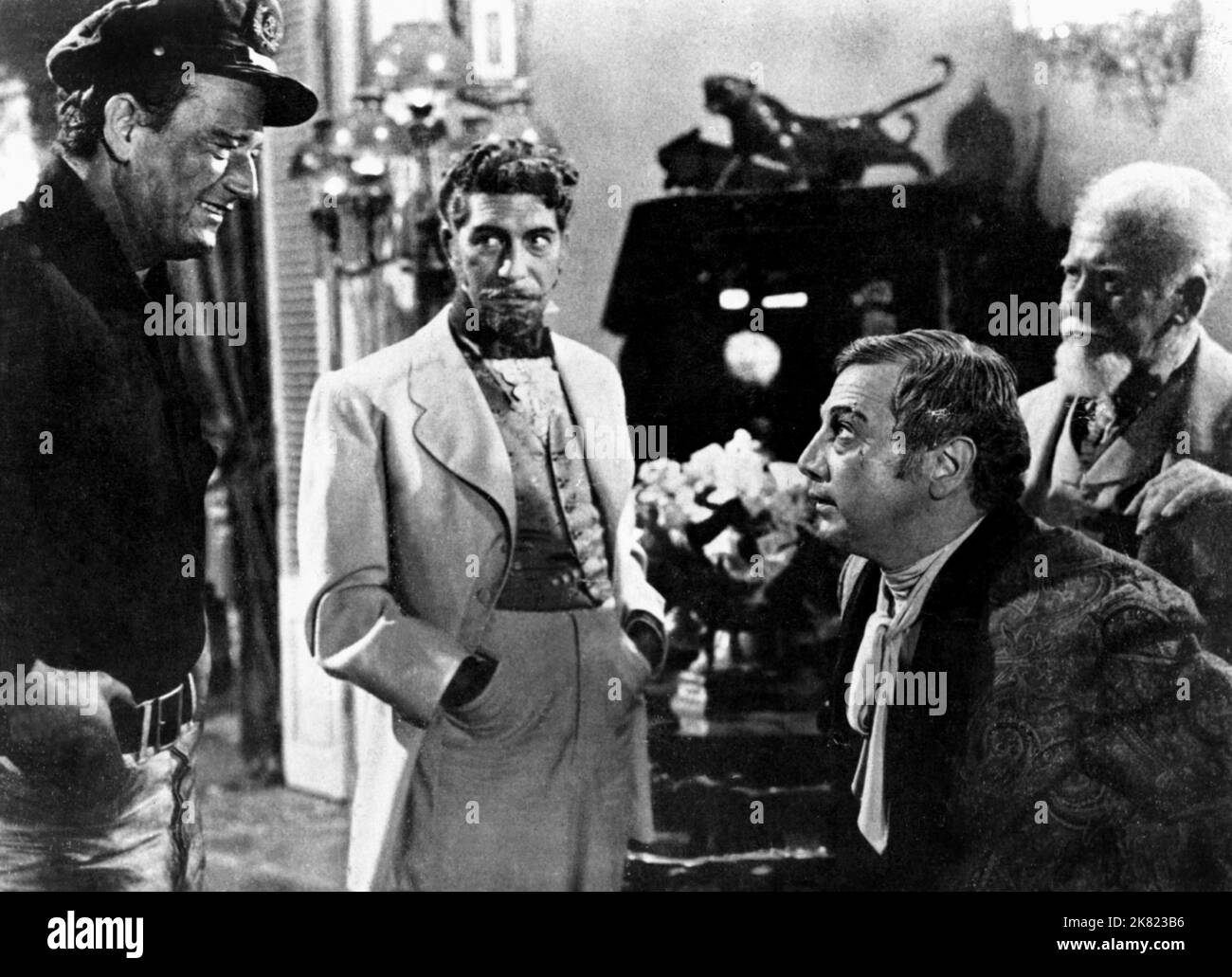 John Wayne, Eduard Franz & Luther Adler film: Wake of the Red Witch (1948) personnages: Capt. Ralls,Harmenszoon Van Schreeven & Mayrant Ruysdaal Sidneye Directeur: Edward Ludwig 30 décembre 1948 **AVERTISSEMENT** cette photographie est destinée à un usage éditorial exclusif et est le droit d'auteur de LA RÉPUBLIQUE et/ou du photographe attribué par la Société de film ou de production et ne peut être reproduite que par des publications en conjonction avec la promotion du film ci-dessus. Un crédit obligatoire est requis pour LA RÉPUBLIQUE. Le photographe doit également être crédité lorsqu'il est connu. Aucune utilisation commerciale ne peut être accordée sans autorisation écrite Banque D'Images