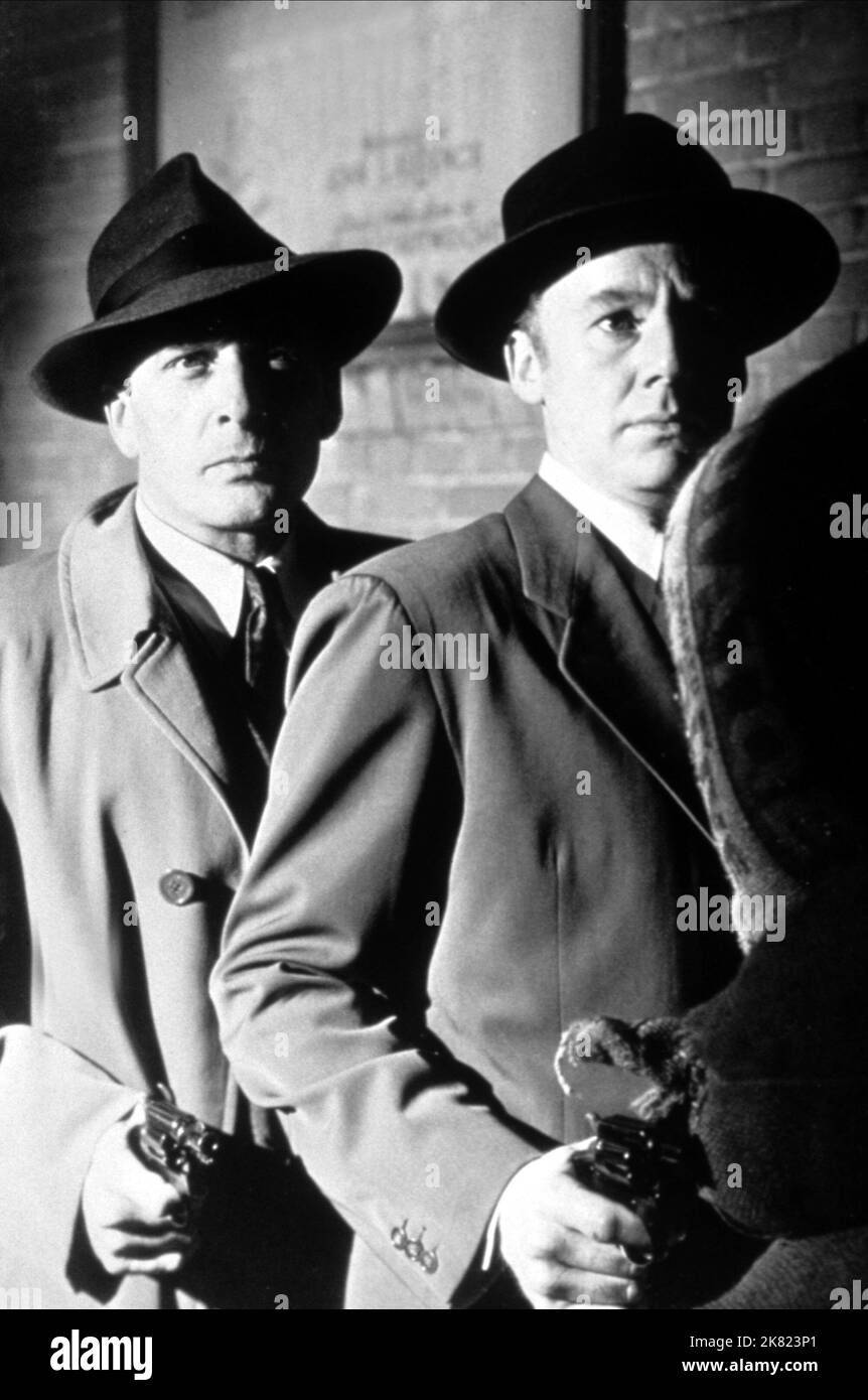 Scène avec Van Johnson film scène du crime (1947) personnages : AVEC Mike Conovan réalisateur : Roy Rowland 28 juillet 1949 **AVERTISSEMENT** cette photographie est à usage éditorial seulement et est la propriété de METRO et/ou du photographe assigné par la société de production et ne peut être reproduite que par des publications en liaison avec la promotion du film ci-dessus. Un crédit obligatoire pour METRO est requis. Le photographe doit également être crédité lorsqu'il est connu. Aucune utilisation commerciale ne peut être accordée sans autorisation écrite de The film Company. Banque D'Images