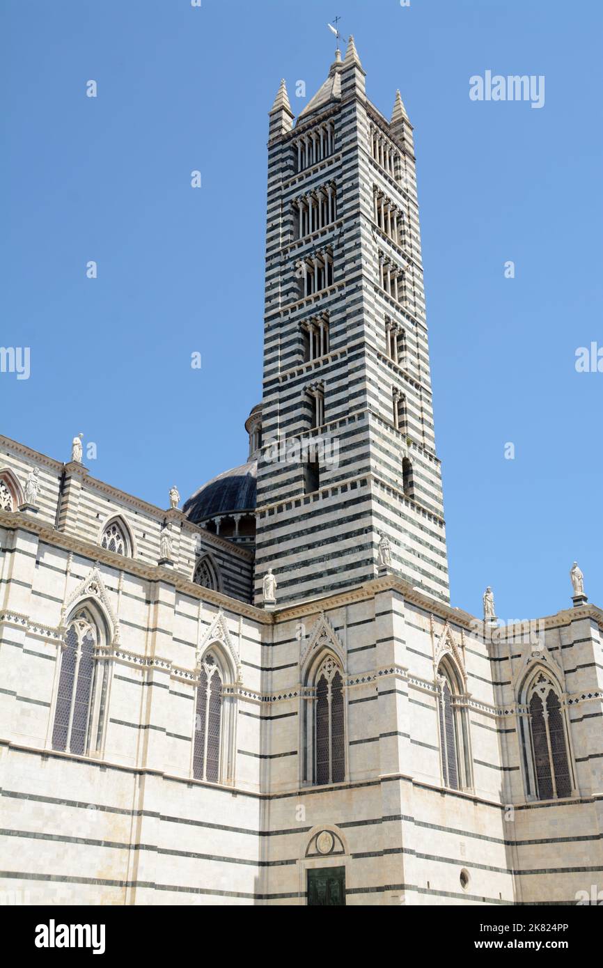 La cathédrale de Sienne Santa Maria Assunta est construite dans le style romano-gothique italien et est l'une des plus belles églises construites en Italie Banque D'Images