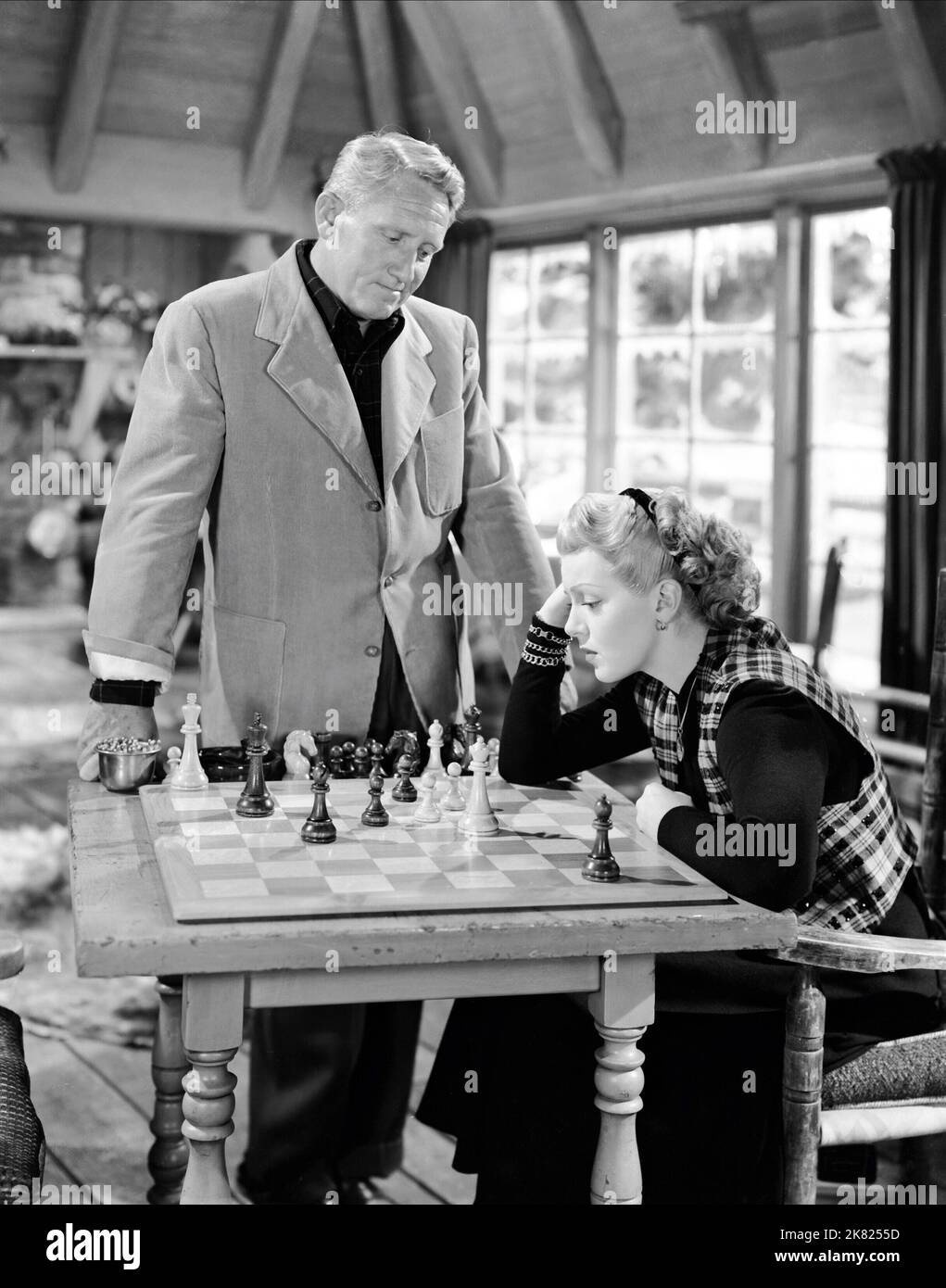 Spencer Tracy & Lana Turner film: Cass Timberlane (USA 1947) personnages: Cass Timberlane, Virginia 'Ginny' Marshland / Titel Auch: 'Fesseln Der Liebe' Directeur: George Sidney 06 novembre 1947 **AVERTISSEMENT** cette photographie est destinée à un usage éditorial exclusif et est le droit d'auteur de MGM et/ou du photographe assigné par la Société de film ou de production et ne peut être reproduite que par des publications en conjonction avec la promotion du film ci-dessus. Un crédit obligatoire pour MGM est requis. Le photographe doit également être crédité lorsqu'il est connu. Aucune utilisation commerciale ne peut être accordée sans l'autorisation écrite du Banque D'Images