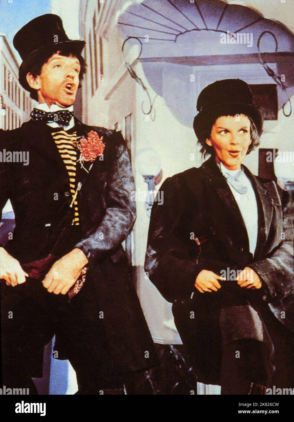 Fred Astaire & Judy Garland film Easter Parade (1941) personnages : Don Hewes & Hannah Brown réalisateur : Charles Walters 07 juillet 1948 **AVERTISSEMENT** cette photographie est à usage éditorial exclusif et est la propriété de MGM et/ou du photographe désigné par la société de production et ne peut être reproduite que par des publications en liaison avec la promotion du film ci-dessus. Un crédit obligatoire à MGM est requis. Le photographe doit également être crédité lorsqu'il est connu. Aucune utilisation commerciale ne peut être accordée sans autorisation écrite de The film Company. Banque D'Images