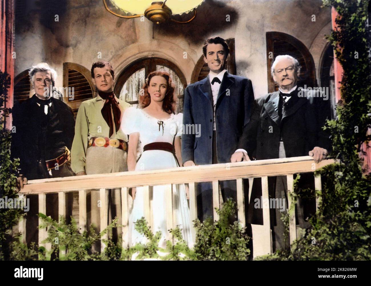 Joseph Cotten, Jennifer Jones & Gregory Peck film: Duel in the Sun (USA 1946) personnages: Jesse McCannes,Pearl Chavez & Lewton 'Lewt' McCannes Directeur: King Brant 29 décembre 1946 **AVERTISSEMENT** cette photographie est à usage éditorial exclusif et est le droit d'auteur de SELZNICK INTERNATIONAL IMAGES et/ou le photographe assigné par la Société du film ou de la production et ne peut être reproduit que par des publications dans le cadre de la promotion du film ci-dessus. Un crédit obligatoire pour LES PHOTOS INTERNATIONALES SELZNICK est requis. Le photographe doit également être crédité lorsqu'il est connu. Aucune utilisation commerciale ne peut b Banque D'Images