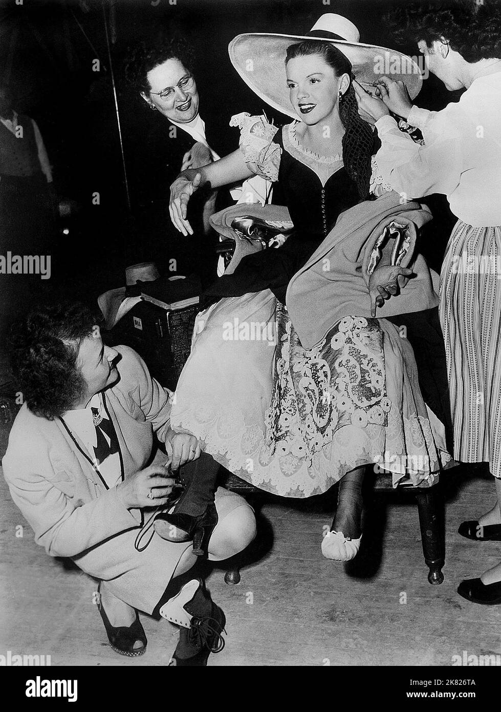 Judy Garland film le Pirate (1948) personnages : Manuela réalisateur : Vincente Minnelli 20 mai 1948 **AVERTISSEMENT** cette photographie est à usage éditorial exclusif et est la propriété de MGM et/ou du photographe désigné par le film ou la société de production et ne peut être reproduite que par des publications en liaison avec la promotion du film ci-dessus. Un crédit obligatoire à MGM est requis. Le photographe doit également être crédité lorsqu'il est connu. Aucune utilisation commerciale ne peut être accordée sans autorisation écrite de The film Company. Banque D'Images