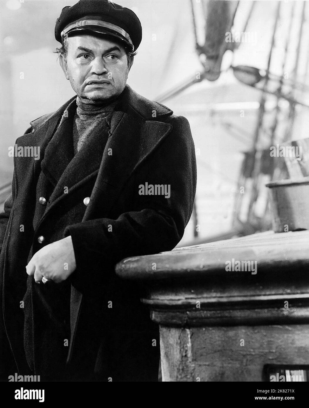 Edward G. Robinson film: The Sea Wolf (USA 1941) personnages: 'Wolf' Larsen Directeur: Michael Curtiz 21 mars 1941 **AVERTISSEMENT** cette photographie est à usage éditorial exclusif et est le copyright de WARNER BROS et/ou le photographe assigné par la Société du film ou de la production et ne peut être reproduite que par des publications dans le cadre de la promotion du film ci-dessus. Un crédit obligatoire pour WARNER BROS est requis. Le photographe doit également être crédité lorsqu'il est connu. Aucune utilisation commerciale ne peut être accordée sans l'autorisation écrite de la Société du film. Banque D'Images