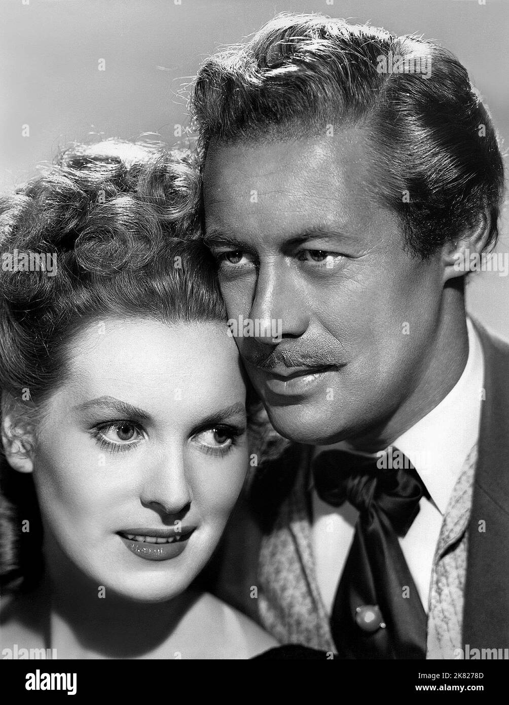 Maureen O'Hara & Rex Harrison film : les renards de Harrow (US 1947) personnages : et Stephen Fox Director : John M. Stahl 24 septembre 1947 **AVERTISSEMENT** cette photographie est à usage éditorial exclusif et est le droit d'auteur de 20th CENTURY FOX et/ou le photographe assigné par la Société du film ou de la production et ne peut être reproduite que par des publications dans le cadre de la promotion du film ci-dessus. Un crédit obligatoire à 20th CENTURY FOX est requis. Le photographe doit également être crédité lorsqu'il est connu. Aucune utilisation commerciale ne peut être accordée sans l'autorisation écrite de la Société du film. Banque D'Images