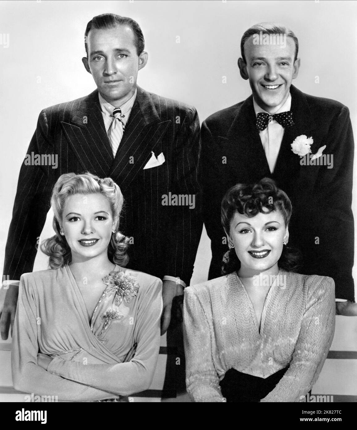 Bing Crosby, Marjorie Reynolds, Fred Astaire & Virginia Dale film: Holiday Inn; Irving Berlin Holiday Inn (USA 1942) personnages: Jim Hardy, Linda Mason, Ted Hanover, Lila Dixon Directeur: Mark Sandrich 31 juillet 1942 **AVERTISSEMENT** cette photographie est destinée à un usage éditorial exclusif et est le copyright des IMAGES PARAMOUNT et/ou du photographe assigné par la Société de film ou de production et ne peut être reproduite que par des publications en conjonction avec la promotion du film ci-dessus. Un crédit obligatoire pour LES PHOTOS PARAMOUNT est requis. Le photographe doit également être crédité lorsqu'il est connu. Pas de publicité Banque D'Images