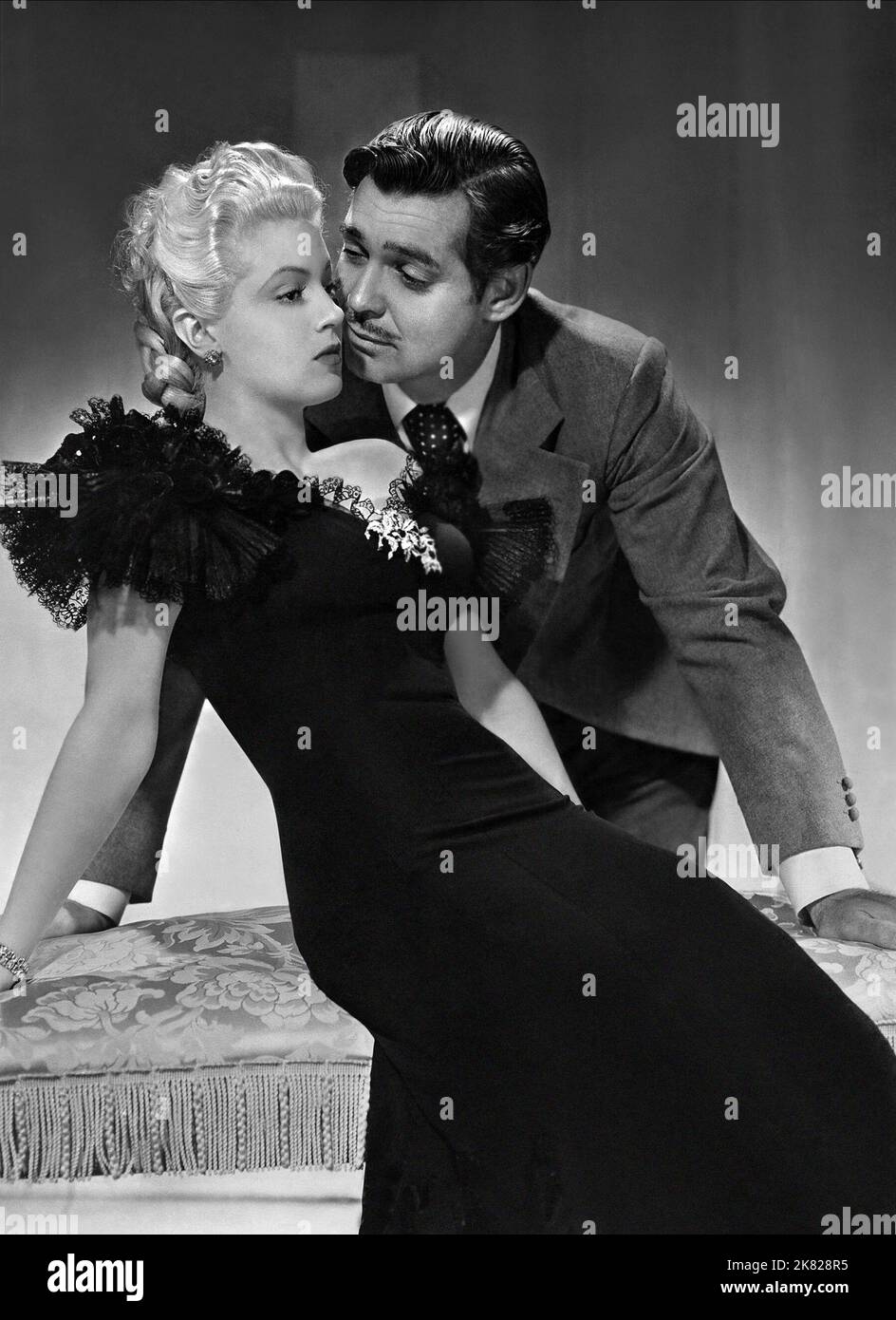 Lana Turner & Clark Gable film Honky Tonk (USA 1941) personnages : Elizabeth Cotton, 'Candy' Johnson réalisateur : Jack Conway 01 octobre 1941 **AVERTISSEMENT** cette photographie est à usage éditorial seulement et est la propriété de MGM et/ou du photographe assigné par le film ou la société de production et ne peut être reproduite que par des publications en liaison avec la promotion du film ci-dessus. Un crédit obligatoire à MGM est requis. Le photographe doit également être crédité lorsqu'il est connu. Aucune utilisation commerciale ne peut être accordée sans autorisation écrite de The film Company. Banque D'Images