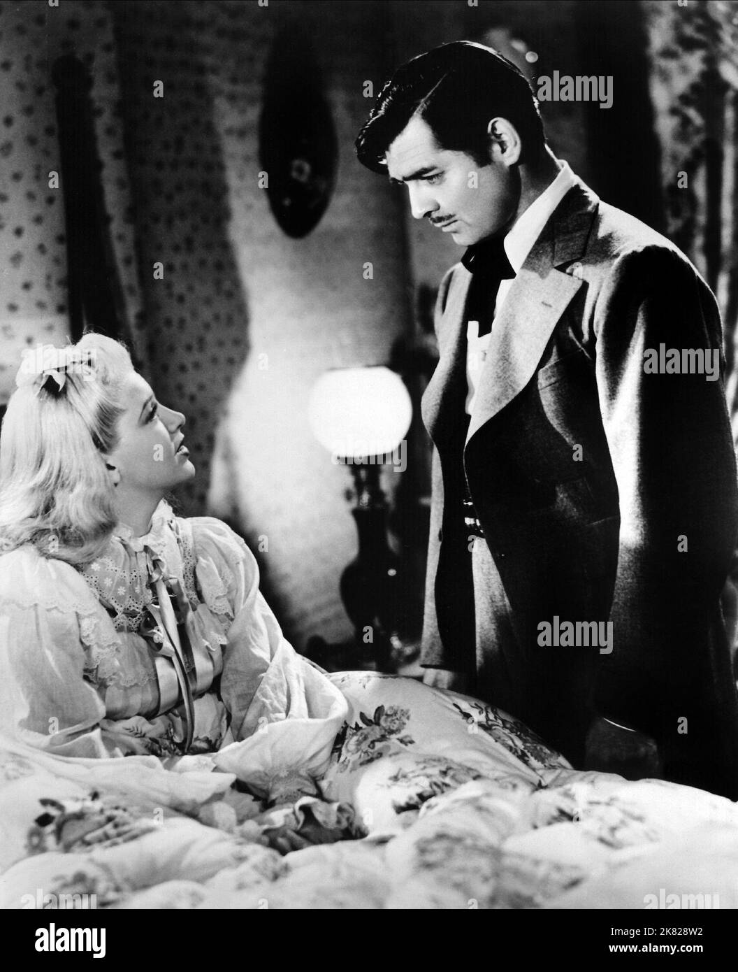 Lana Turner & Clark Gable film Honky Tonk (USA 1941) personnages : Elizabeth Cotton, 'Candy' Johnson réalisateur : Jack Conway 01 octobre 1941 **AVERTISSEMENT** cette photographie est à usage éditorial seulement et est la propriété de MGM et/ou du photographe assigné par le film ou la société de production et ne peut être reproduite que par des publications en liaison avec la promotion du film ci-dessus. Un crédit obligatoire à MGM est requis. Le photographe doit également être crédité lorsqu'il est connu. Aucune utilisation commerciale ne peut être accordée sans autorisation écrite de The film Company. Banque D'Images