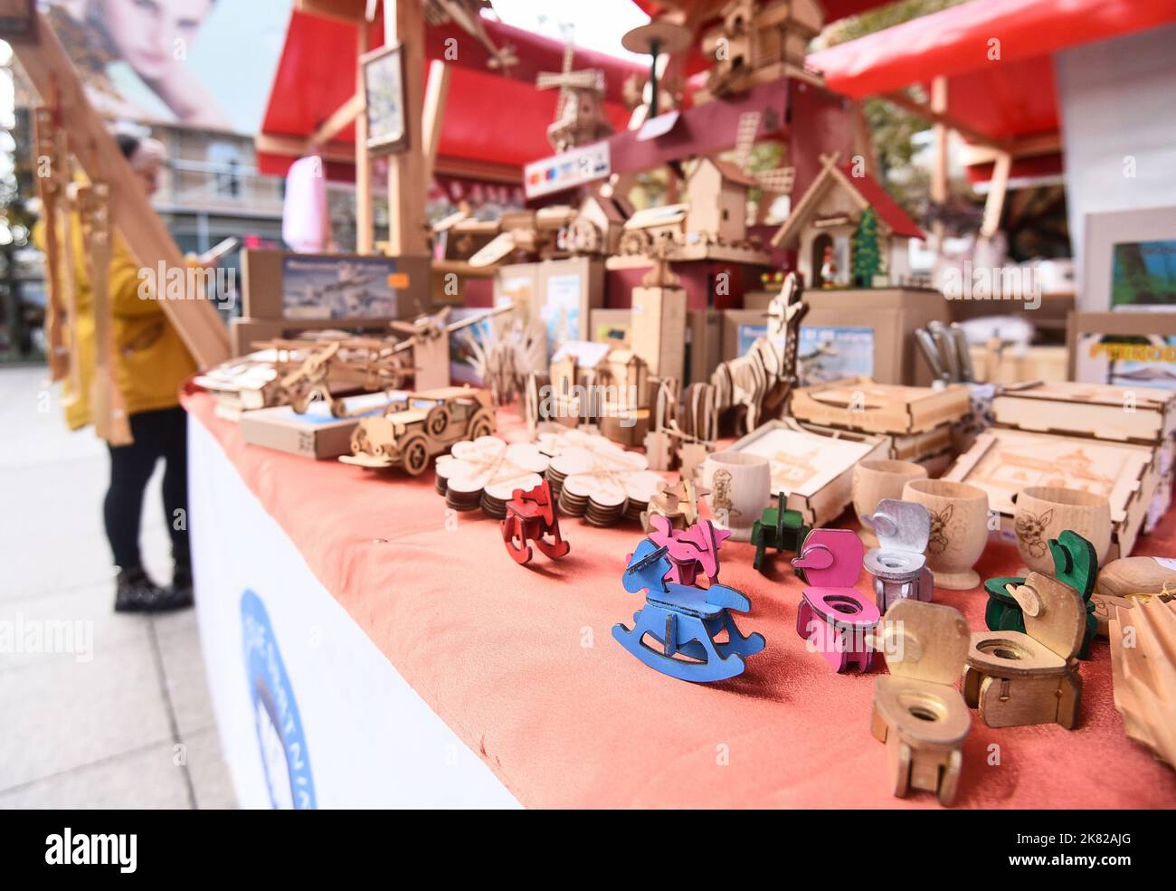 La foire souvenir de Zagreb a ouvert ses portes sur la place Petar Preradovic, communément appelée Cvjetni trg (place des fleurs) à Zagreb, en Croatie, sur 20 octobre 2022. Les artisans locaux et les fabricants de souvenirs présenteront leurs produits reconnaissables lors de la foire intitulée « Fabricants de souvenirs de Zagreb à Zagreb » qui aura lieu du 20 au 22 octobre. Photo: Neva Zganec/PIXSELL Banque D'Images