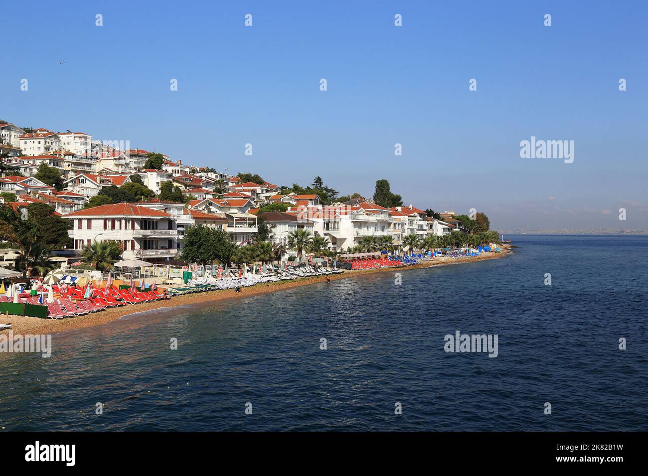 KINALIADA, TURQUIE - 15 SEPTEMBRE 2017: C'est un développement résidentiel et les plages de l'une des îles Princes dans la mer de Marmara - le Ki Banque D'Images