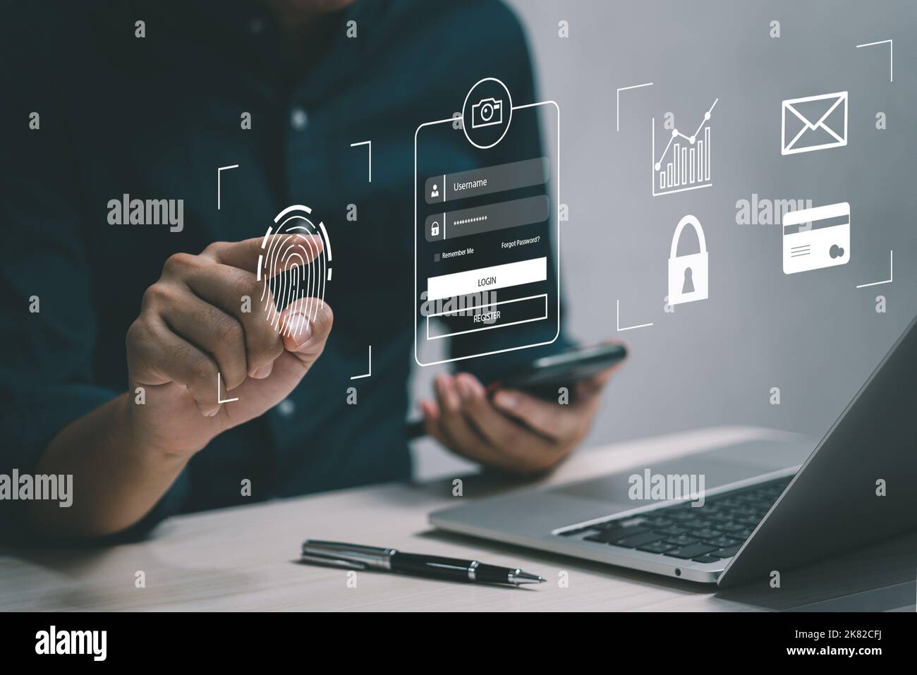 Cyber-sécurité informatique réseau Internet et informations personnelles protéger les transactions commerciales contre le numérique en ligne.homme d'affaires à l'aide d'empreintes digitales sc Banque D'Images