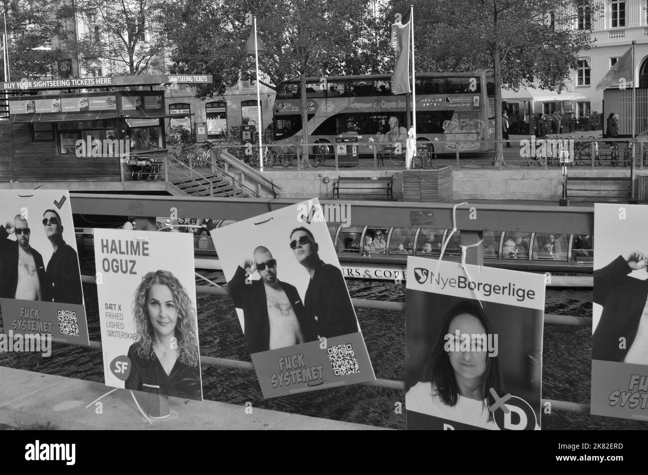 Copenahgen /Danemark/20 octobre 2022/cartes de campagne électorale parlementaire de divers partis politiques dans la capitale danoise. (Photo. Francis Dean/Dean photos.) Banque D'Images