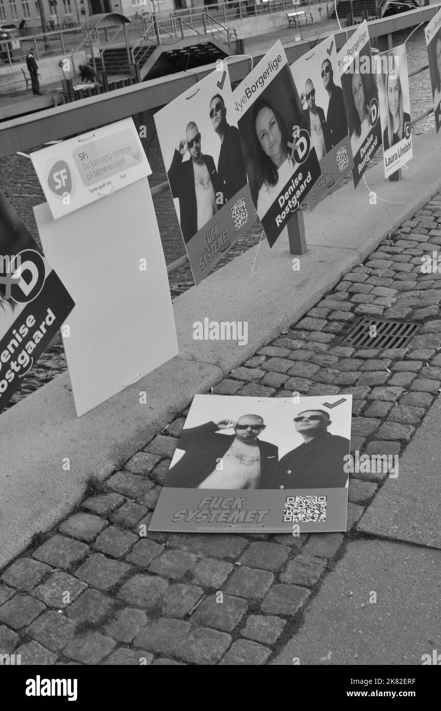 Copenahgen /Danemark/20 octobre 2022/cartes de campagne électorale parlementaire de divers partis politiques dans la capitale danoise. (Photo. Francis Dean/Dean photos.) Banque D'Images