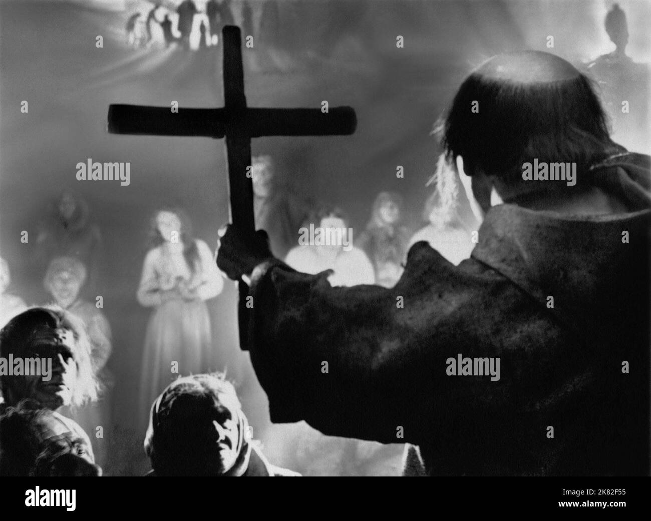 Lothar Muthel film Faust : a German Folk Legend (1926) 14 septembre 1926 **AVERTISSEMENT** cette photographie est réservée à un usage éditorial et est protégée par les droits d'auteur de MGM et/ou du photographe désigné par le film ou la société de production et ne peut être reproduite que par des publications en liaison avec la promotion du film ci-dessus. Un crédit obligatoire à MGM est requis. Le photographe doit également être crédité lorsqu'il est connu. Aucune utilisation commerciale ne peut être accordée sans autorisation écrite de The film Company. Banque D'Images