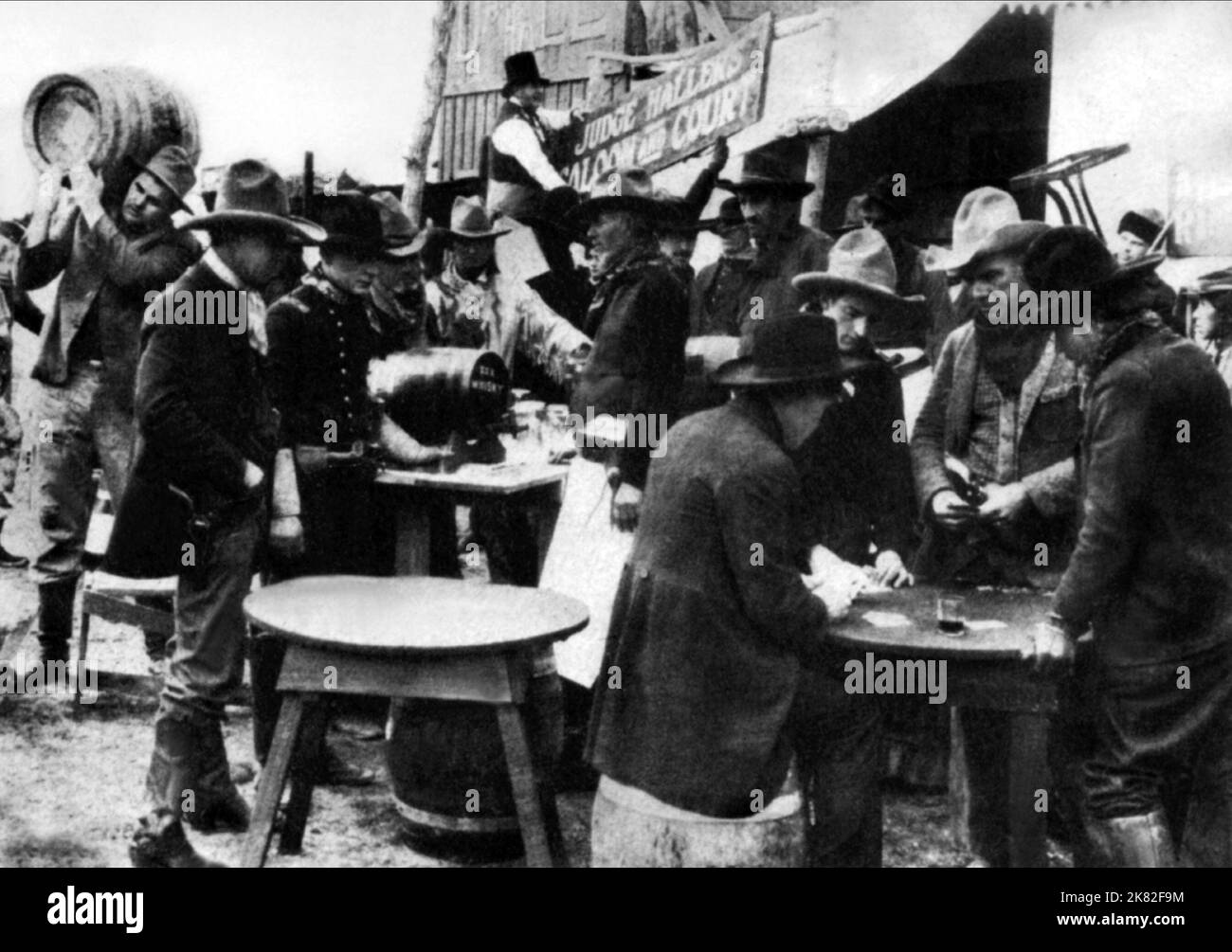 Film de scène de film le cheval de fer (1924) 28 août 1924 **AVERTISSEMENT** cette photographie est destinée à un usage éditorial seulement et est la propriété de FOX film et/ou du photographe désigné par le film ou la société de production et ne peut être reproduite que par des publications dans le cadre de la promotion du film ci-dessus. Un crédit obligatoire pour FOX film est requis. Le photographe doit également être crédité lorsqu'il est connu. Aucune utilisation commerciale ne peut être accordée sans autorisation écrite de The film Company. Banque D'Images