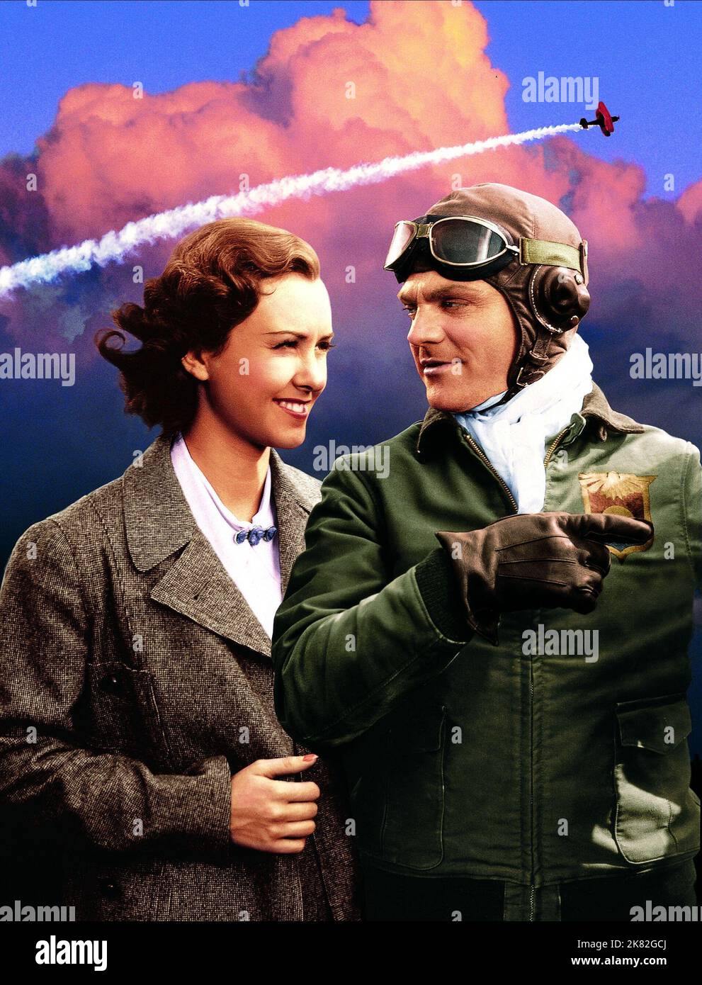 Margaret Lindsay & James Cagney film: Devil Dogs of the Air (1935) personnages: Betty Roberts, Tommy O'Toole Directeur: Lloyd Bacon 09 février 1935 **AVERTISSEMENT** cette photographie est à usage éditorial exclusif et est le copyright de WARNER BROS et/ou le photographe assigné par la Société du film ou de la production et ne peut être reproduite que par des publications dans le cadre de la promotion du film ci-dessus. Un crédit obligatoire pour WARNER BROS est requis. Le photographe doit également être crédité lorsqu'il est connu. Aucune utilisation commerciale ne peut être accordée sans l'autorisation écrite de la Société du film. Banque D'Images