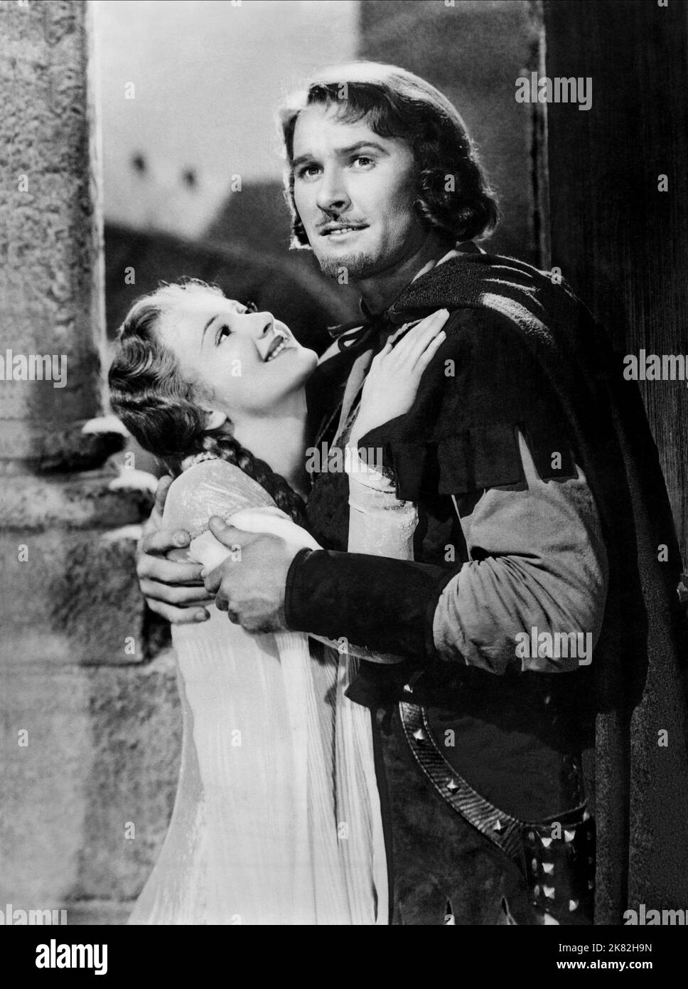 Errol Flynn & Olivia de Havilland film: The Adventures of Robin Hood (USA 1938) personnages: Robin Hood & Maid Marian Directeur: Michael Curtiz, W Keighley 14 mai 1938 **AVERTISSEMENT** cette photographie est à usage éditorial exclusif et est le copyright de WARNER BROS. Et/ou le photographe assigné par la Société du film ou de la production et ne peut être reproduite que par des publications dans le cadre de la promotion du film ci-dessus. Un crédit obligatoire pour WARNER BROS est requis. Le photographe doit également être crédité lorsqu'il est connu. Aucune utilisation commerciale ne peut être accordée sans l'autorisation écrite du film COM Banque D'Images