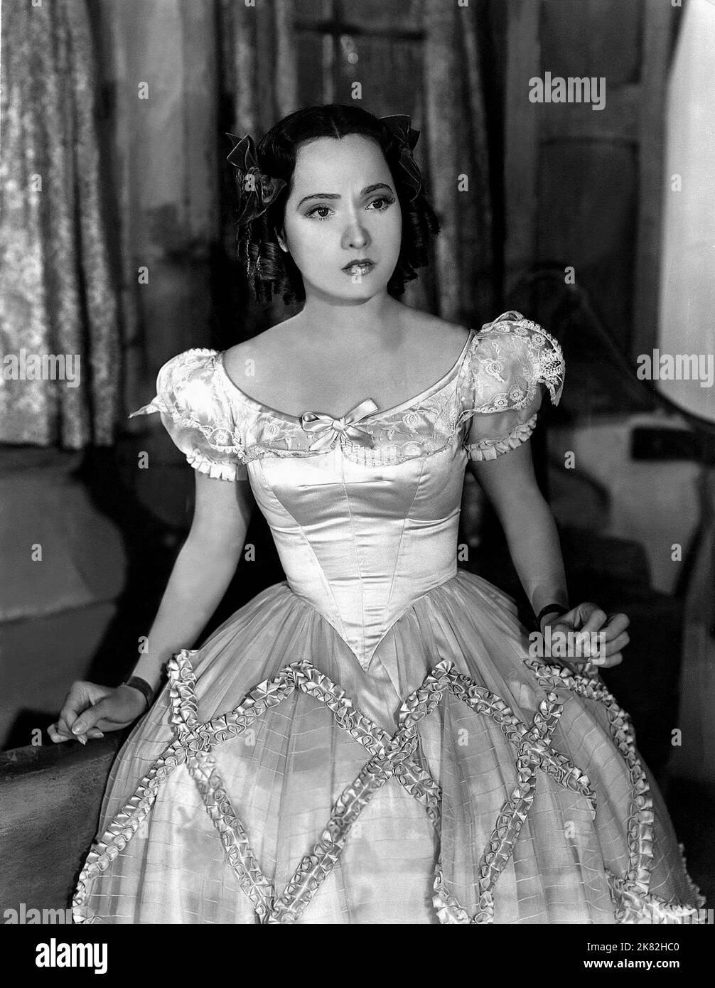 Merle Oberon film Wuthering Heights (1939) personnages : Cathy 01 mai 1939 **AVERTISSEMENT** cette photographie est destinée à un usage éditorial seulement et est protégée par LES droits d'auteur de UNITED ARTISTS et/ou du photographe désigné par la société de production et ne peut être reproduite que par des publications en liaison avec la promotion du film ci-dessus. Un crédit obligatoire pour UNITED ARTISTS est requis. Le photographe doit également être crédité lorsqu'il est connu. Aucune utilisation commerciale ne peut être accordée sans autorisation écrite de The film Company. Banque D'Images