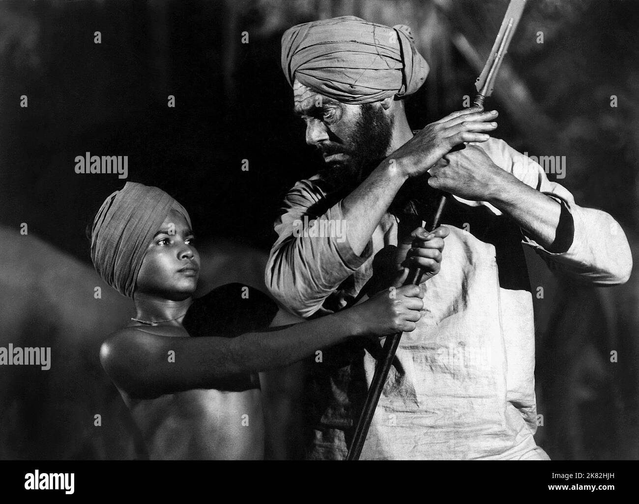 Film Sabu: Elephant Boy (UK 1937) personnages: Toomai / Literaturverfilmung (basé sur l'histoire "Toomai des éléphants" de Rudyard Kipling) Directeur: Robert Flaherty & Zoltan Korda 08 février 1937 **AVERTISSEMENT** cette photographie est destinée à un usage éditorial exclusif et est protégée par les droits d'auteur des PRODUCTIONS CINÉMATOGRAPHIQUES DE LONDRES et/ou du photographe attribué par The film or production Company et ne peut être reproduite que par des publications dans le cadre de la promotion du film ci-dessus. Un crédit obligatoire pour LES PRODUCTIONS CINÉMATOGRAPHIQUES DE LONDRES est requis. Le photographe doit également être crédité lorsqu'il est connu. Aucune utilisation commerciale ne peut Banque D'Images