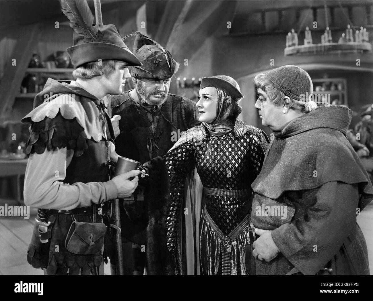 Olivia de Havilland & Eugene Pallette film: The Adventures of Robin Hood (USA 1938) personnages: Maid Marian, Friar Tuck Directeur: Michael Curtiz, W Keighley 14 mai 1938 **AVERTISSEMENT** cette photographie est à usage éditorial exclusif et est le copyright de WARNER BROS. Et/ou le photographe assigné par la Société du film ou de la production et ne peut être reproduite que par des publications dans le cadre de la promotion du film ci-dessus. Un crédit obligatoire pour WARNER BROS est requis. Le photographe doit également être crédité lorsqu'il est connu. Aucune utilisation commerciale ne peut être accordée sans l'autorisation écrite du film Banque D'Images